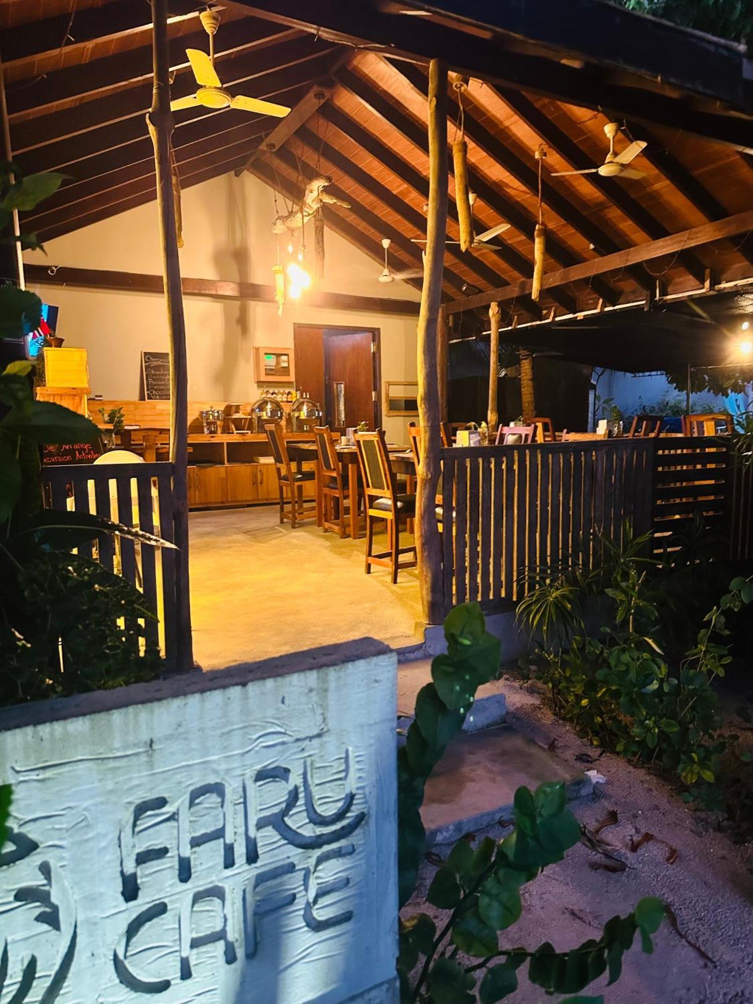 Thundi Sea View Hotel Fulidhoo Bagian luar foto