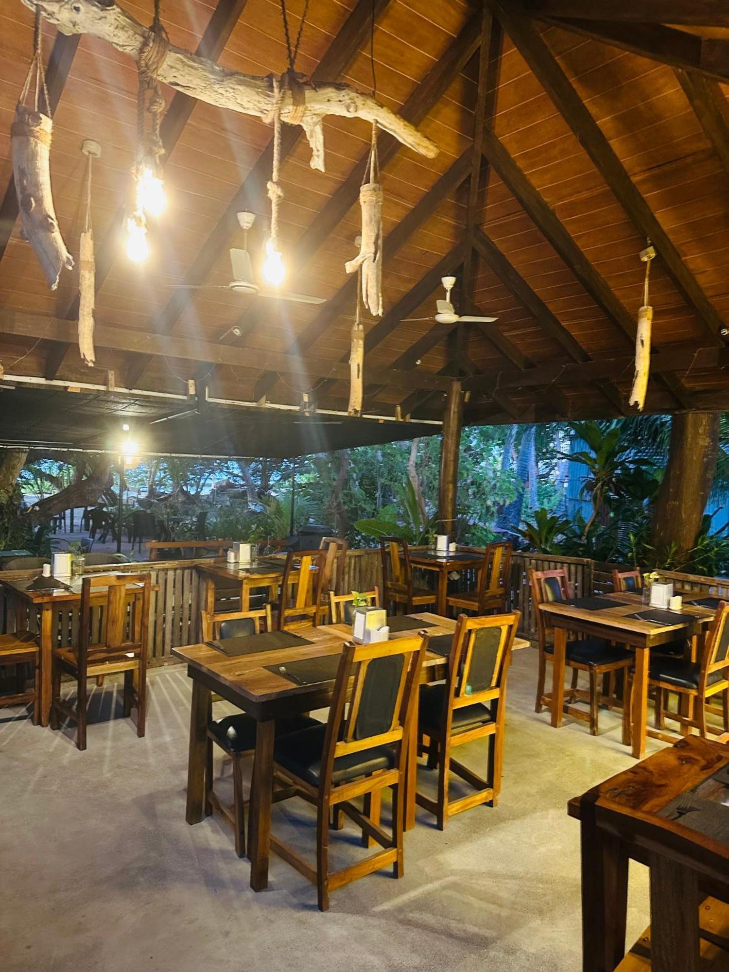 Thundi Sea View Hotel Fulidhoo Bagian luar foto