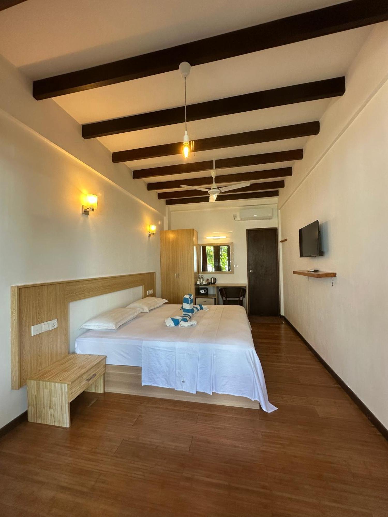 Thundi Sea View Hotel Fulidhoo Bagian luar foto