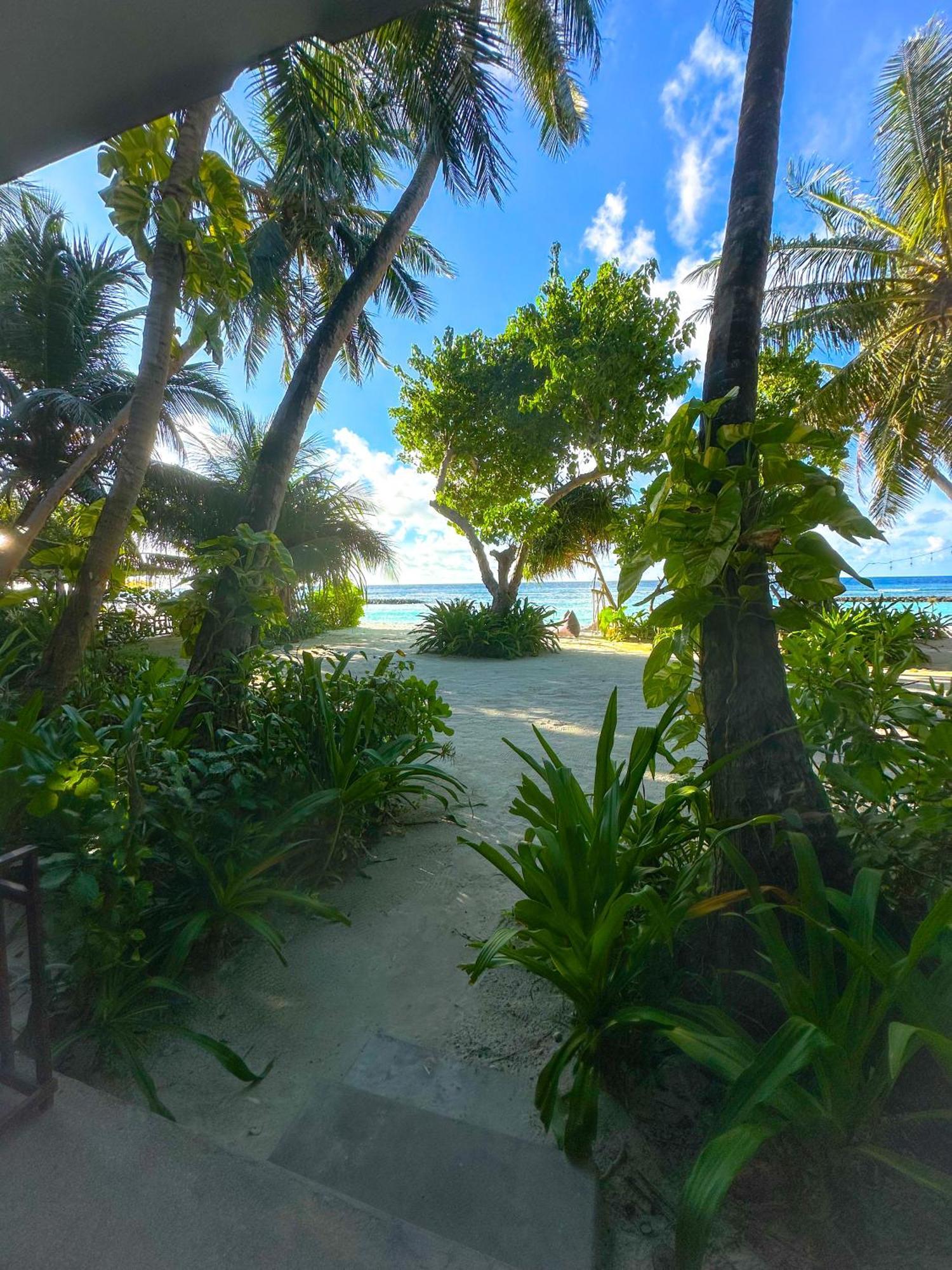 Thundi Sea View Hotel Fulidhoo Bagian luar foto